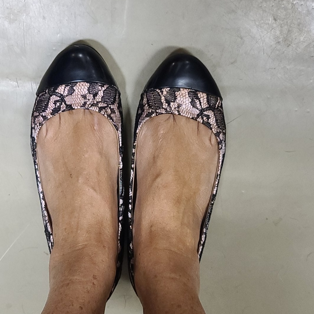Black and pink flats